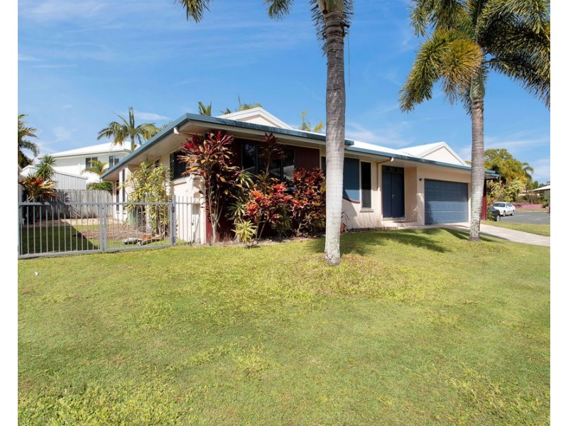 27/4 Bourke Street, Blacks Beach QLD 4740