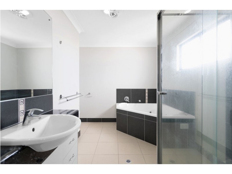 5 Woodroffe Place, Glenella QLD 4740