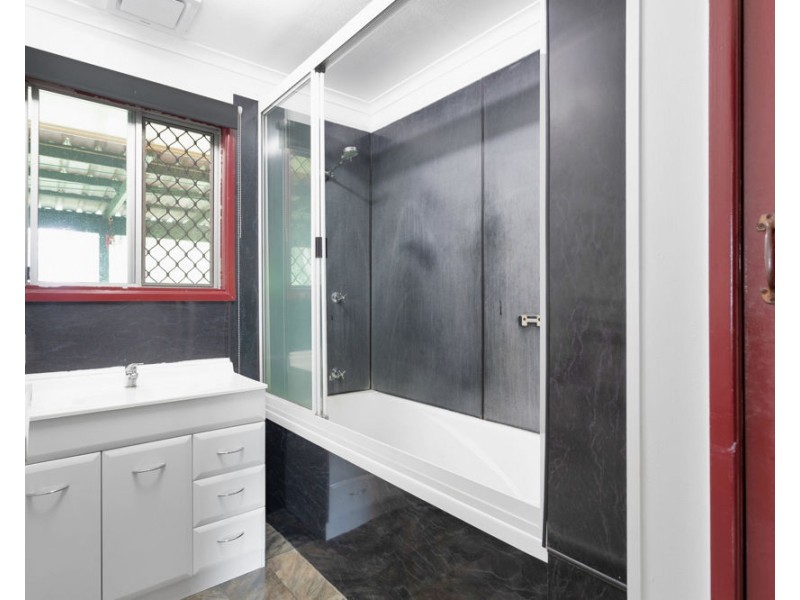 11 Windsor Drive, Hay Point QLD 4740
