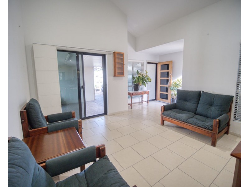 2/25 Garraway Street, West Mackay QLD 4740