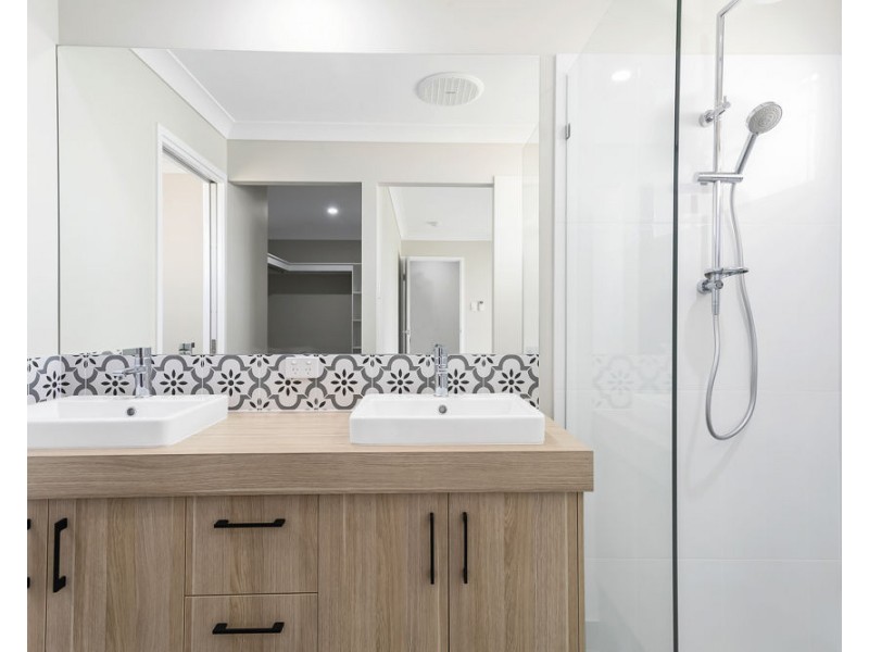 29 Patricia Circuit, Mirani QLD 4754