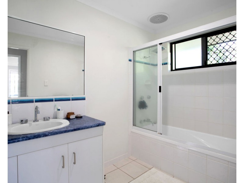 16 Collins Court, Eimeo QLD 4740