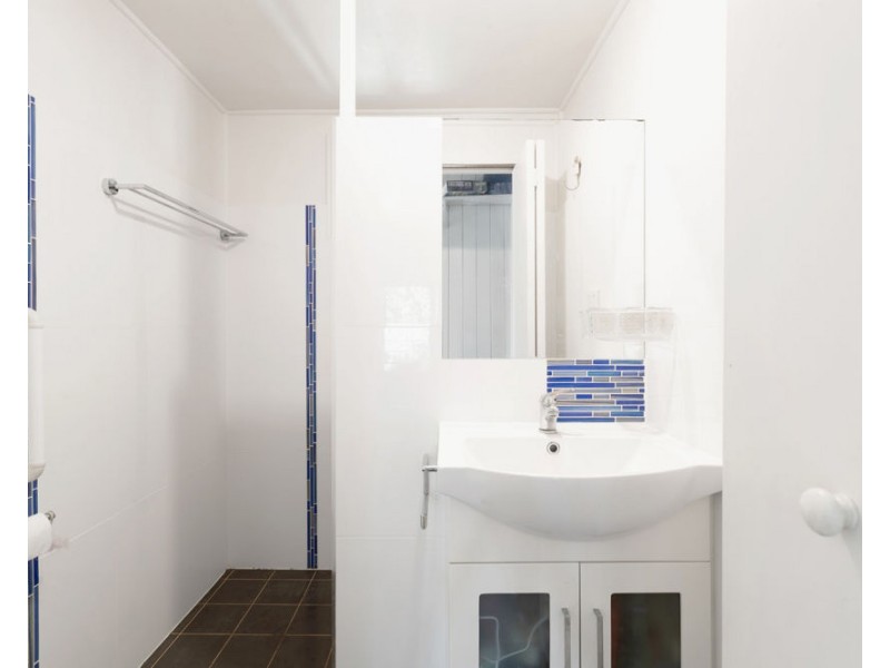 1 Douglas Street, West Mackay QLD 4740