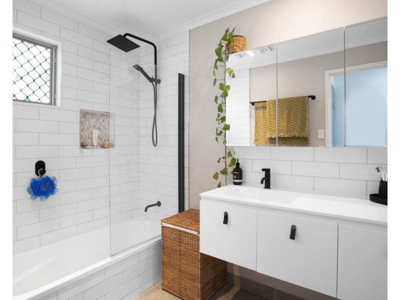 6 Karri Court, Beaconsfield QLD 4740