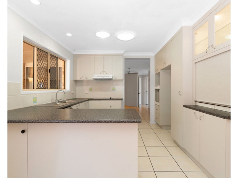 6 Ronnie Court, Rural View QLD 4740