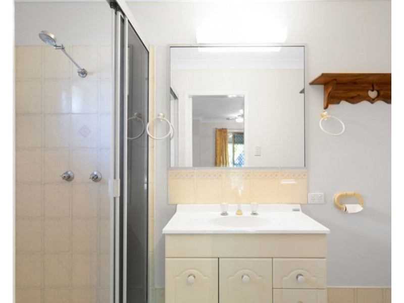 6 Ronnie Court, Rural View QLD 4740