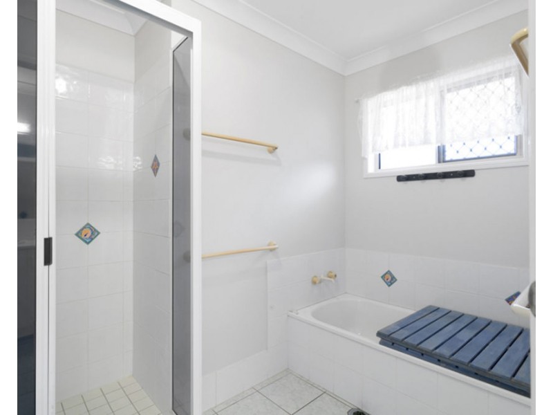 6 Ronnie Court, Rural View QLD 4740