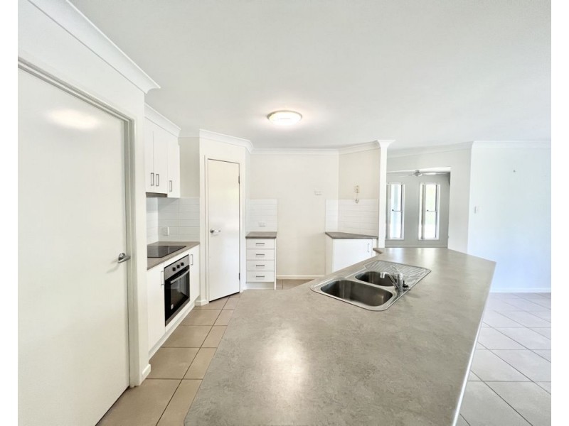 7 Balzan Drive, Rural View QLD 4740