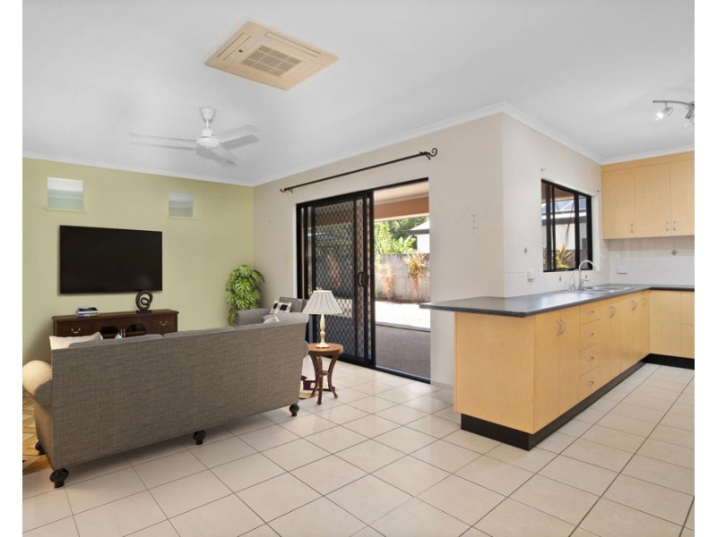 8 Hossack Court, Glenella QLD 4740