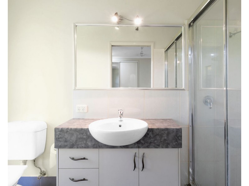 8 Hossack Court, Glenella QLD 4740