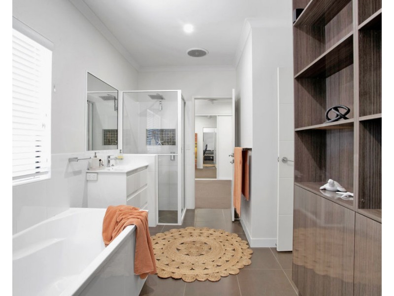 25 Corella Way, Blacks Beach QLD 4740