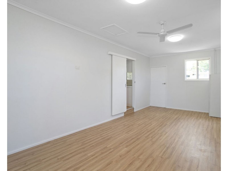 9 McHugh Street, Rural View QLD 4740