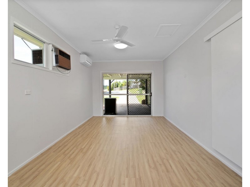 9 McHugh Street, Rural View QLD 4740