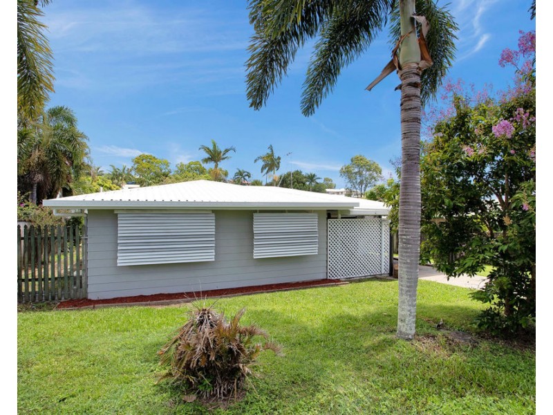 9 McHugh Street, Rural View QLD 4740