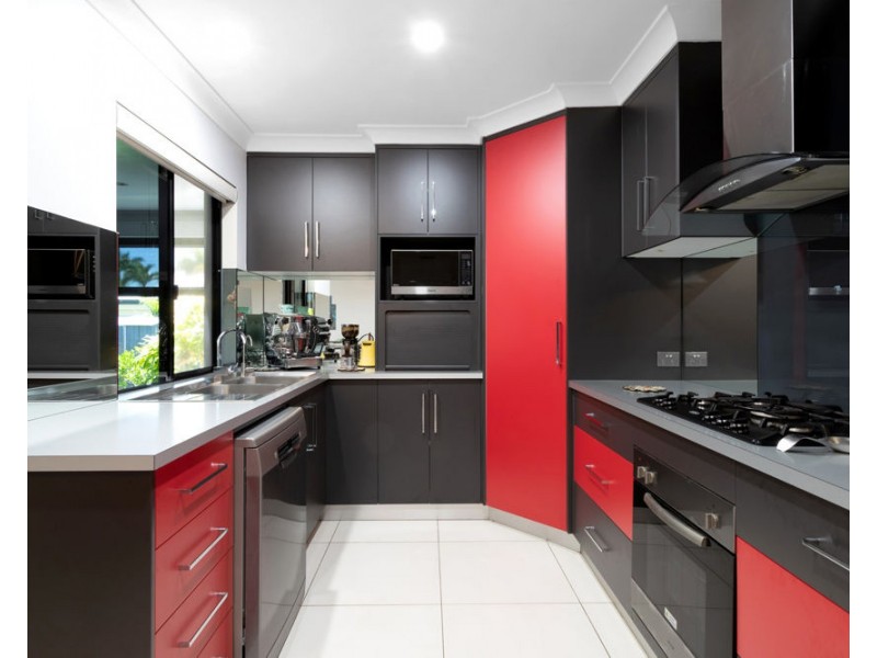 60 Gingham Street, Glenella QLD 4740