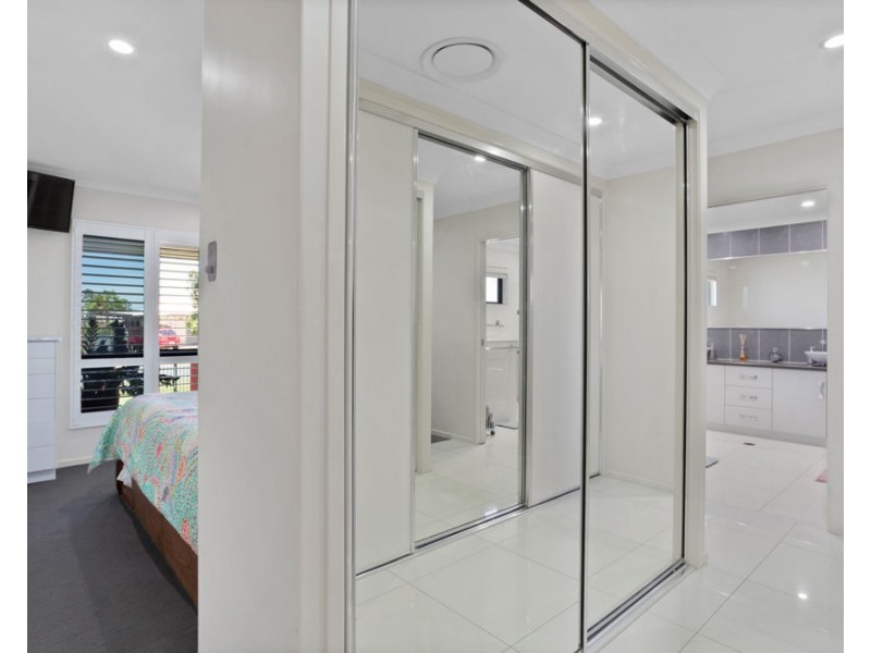 60 Gingham Street, Glenella QLD 4740