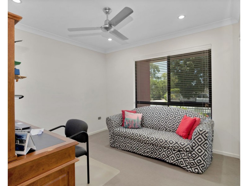 60 Gingham Street, Glenella QLD 4740