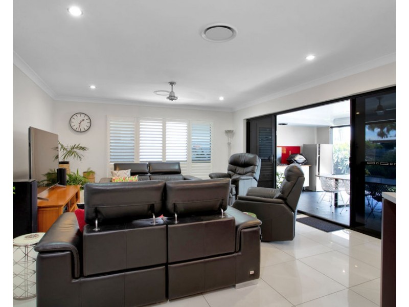 60 Gingham Street, Glenella QLD 4740