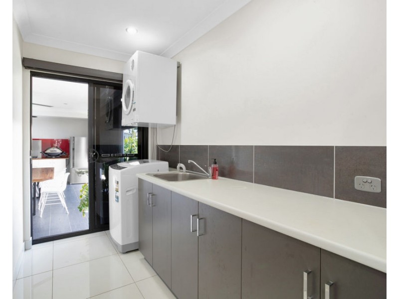 60 Gingham Street, Glenella QLD 4740