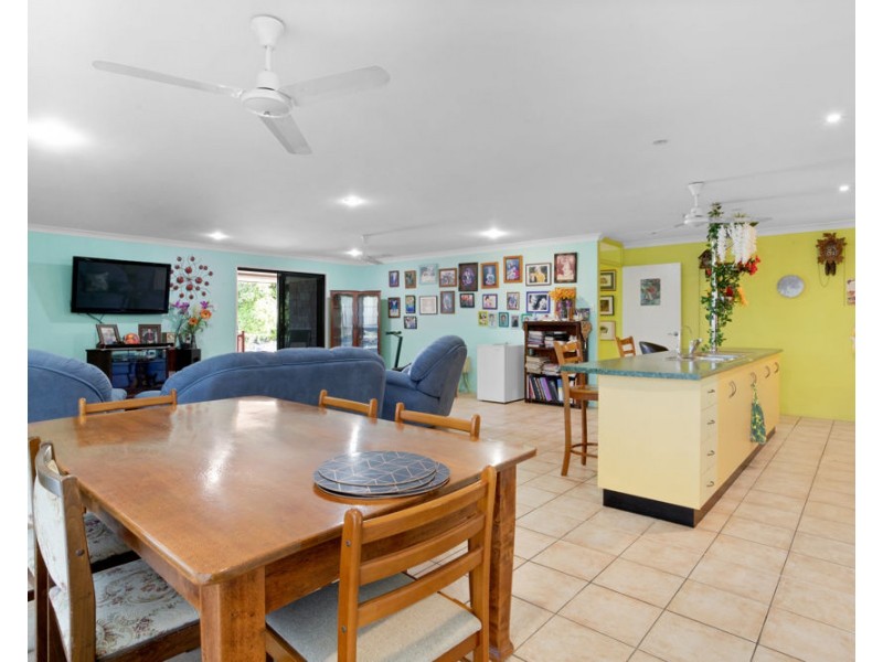 37 Leslie Street, Sarina QLD 4737