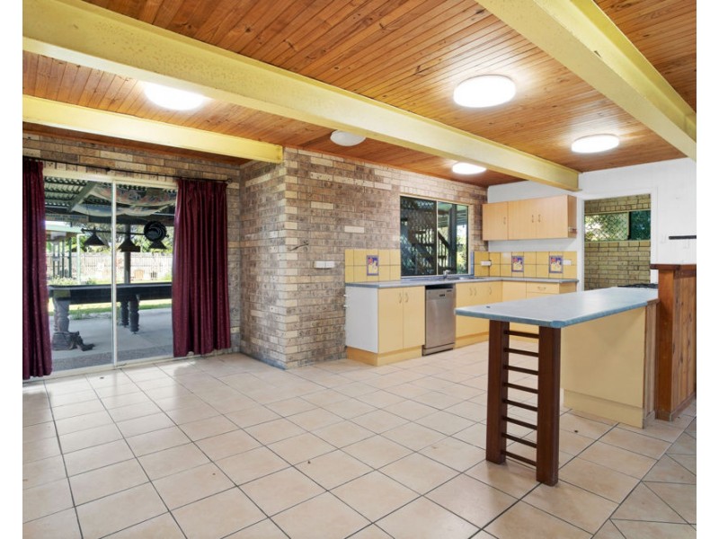 12 Davey Street, Glenella QLD 4740