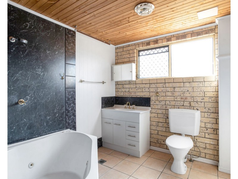 12 Davey Street, Glenella QLD 4740