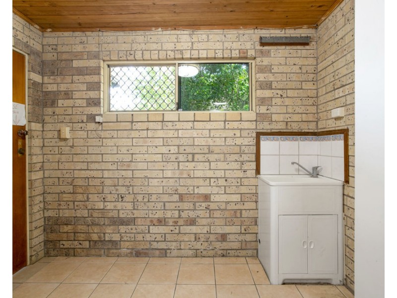 12 Davey Street, Glenella QLD 4740