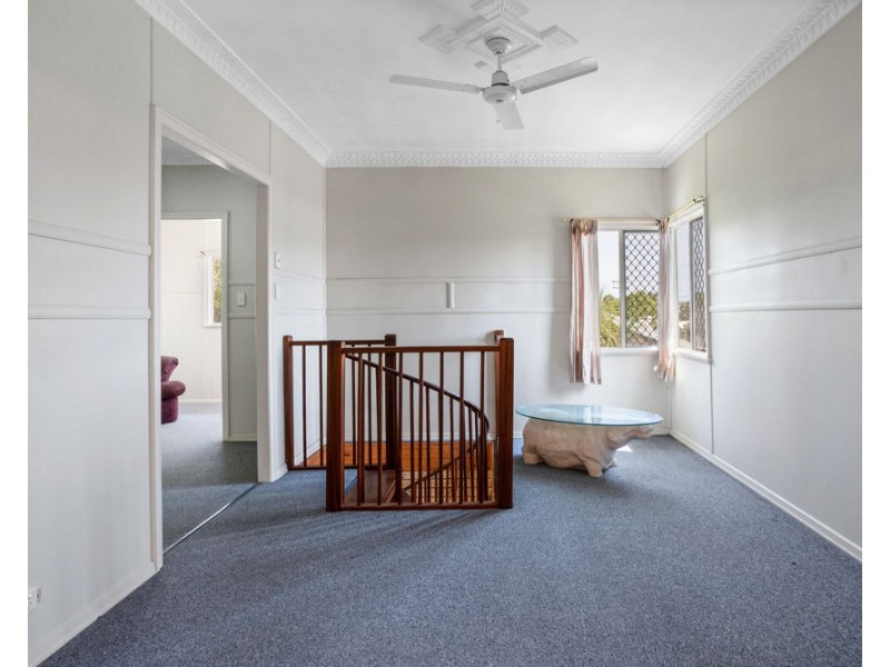 12 Davey Street, Glenella QLD 4740