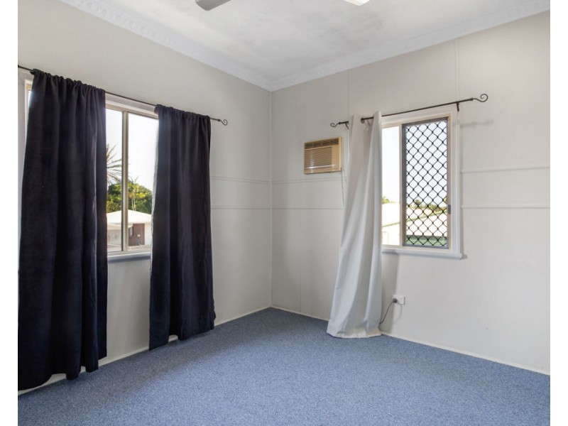 12 Davey Street, Glenella QLD 4740