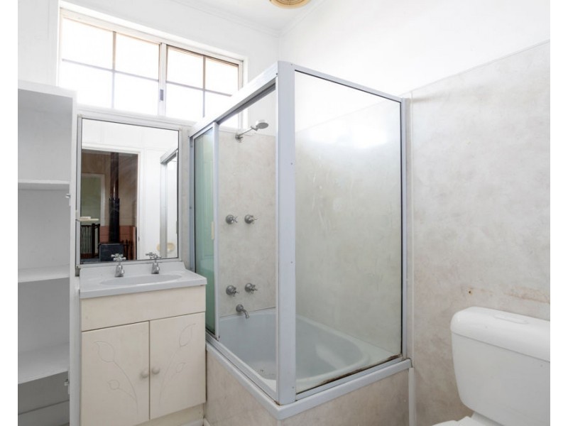 12 Davey Street, Glenella QLD 4740