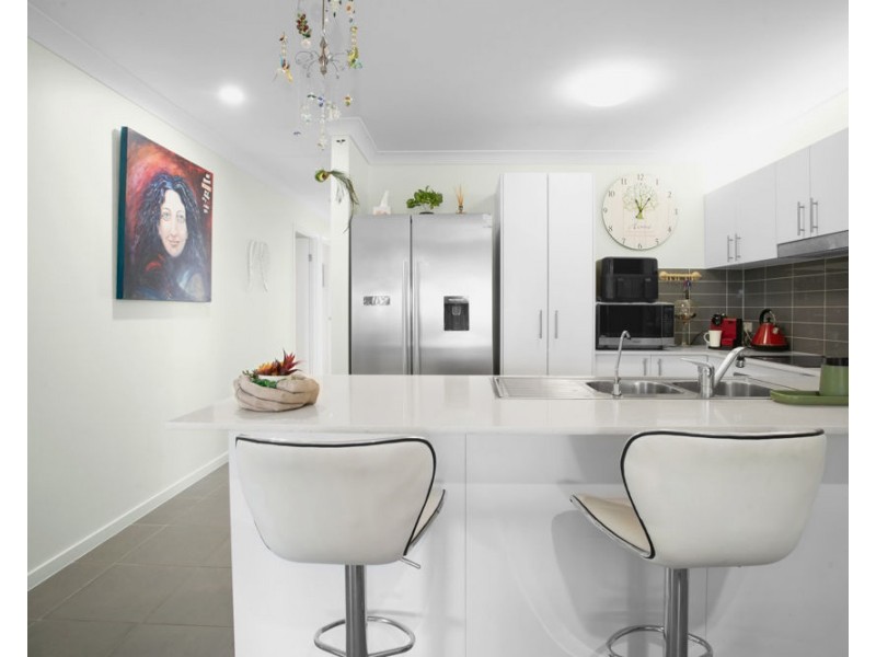1&2/57 Phoenix Crescent, Rural View QLD 4740