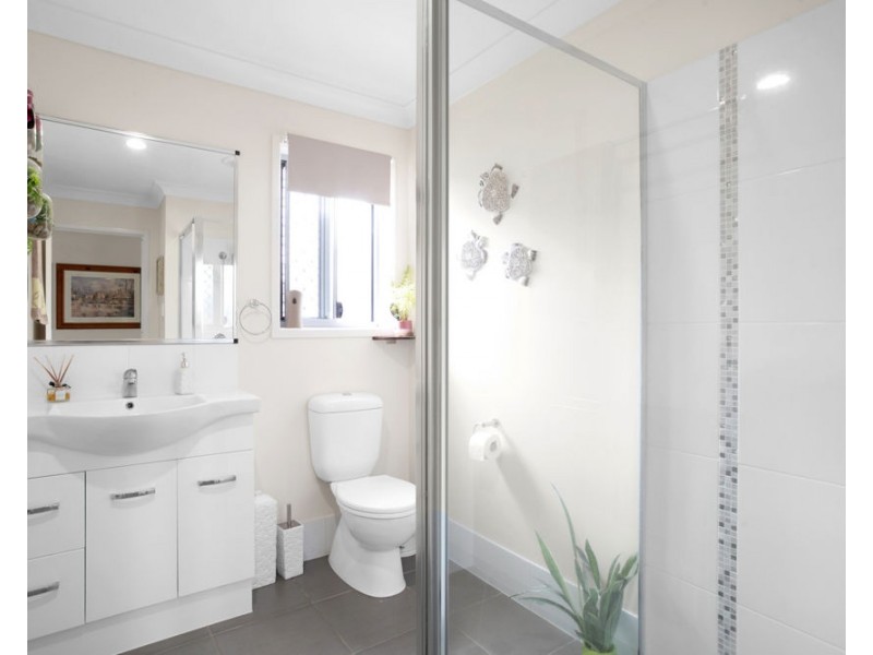 1&2/57 Phoenix Crescent, Rural View QLD 4740