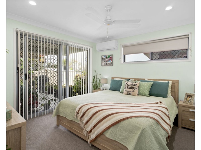 1&2/57 Phoenix Crescent, Rural View QLD 4740