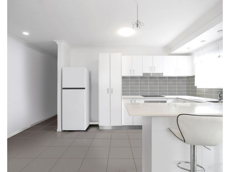 1&2/57 Phoenix Crescent, Rural View QLD 4740