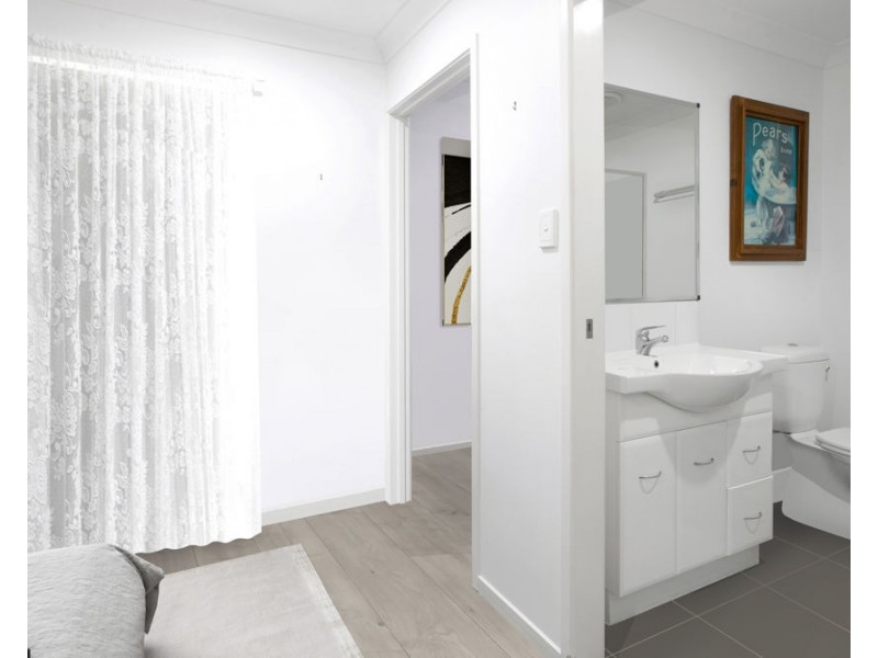 1&2/57 Phoenix Crescent, Rural View QLD 4740