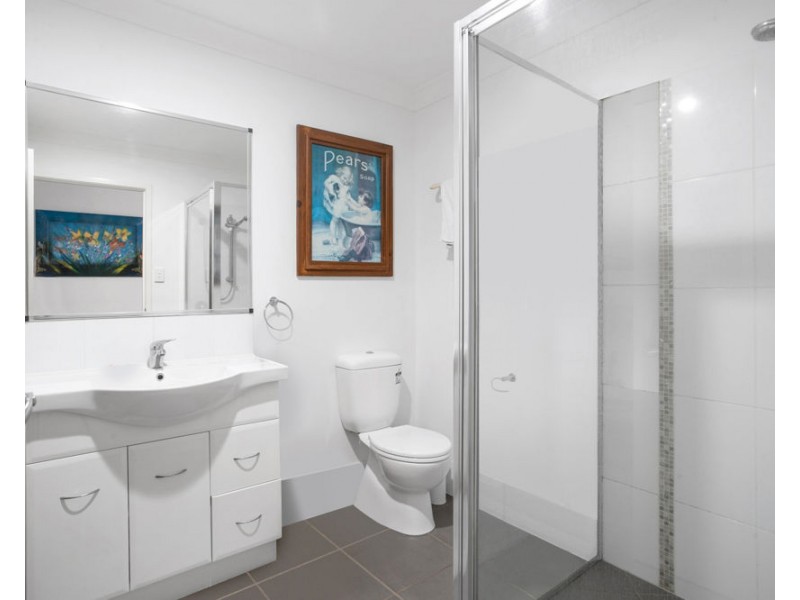 1&2/57 Phoenix Crescent, Rural View QLD 4740