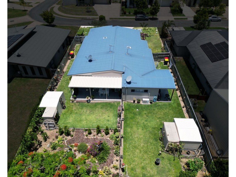1&2/57 Phoenix Crescent, Rural View QLD 4740