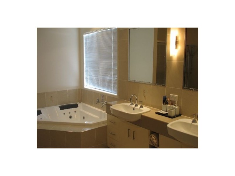 16 Monash Way, Ooralea QLD 4740