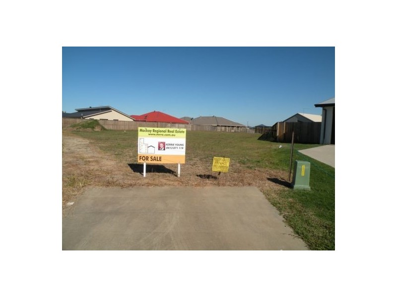 14 Bombo Court, Blacks Beach QLD 4740