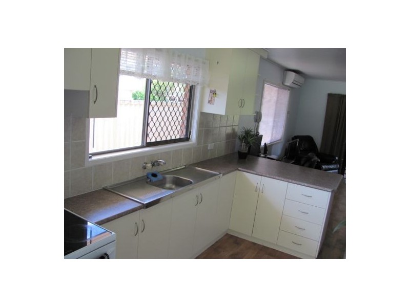 2/11 Stuart Street, Mount Pleasant QLD 4740