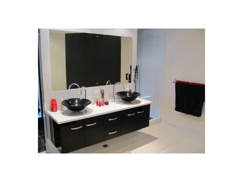 13 Shuttlewood, Richmond QLD 4740