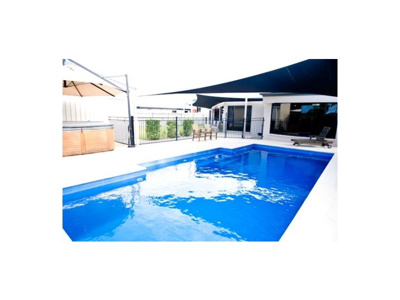 4 Isabella Avenue, Glenella QLD 4740