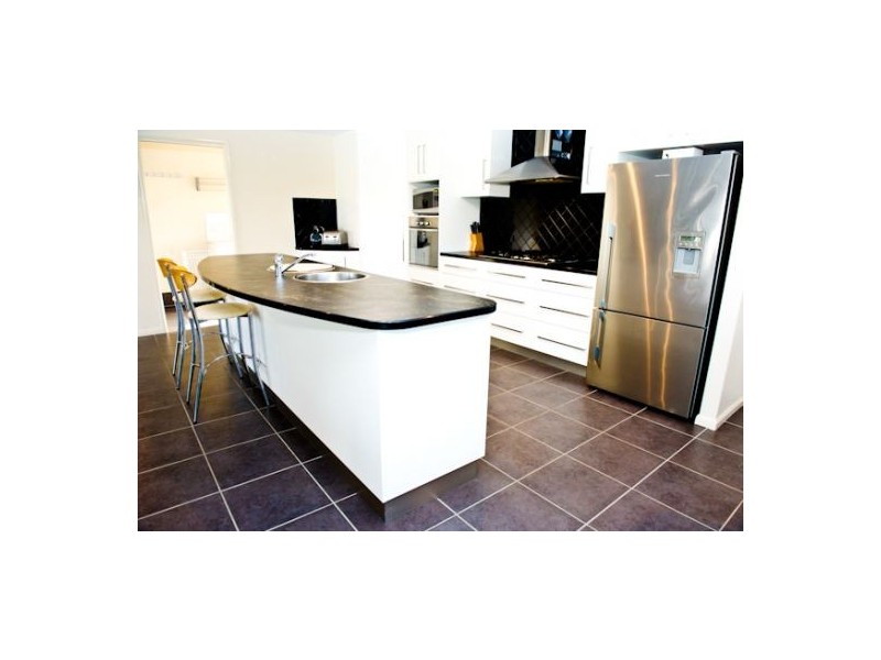 4 Isabella Avenue, Glenella QLD 4740