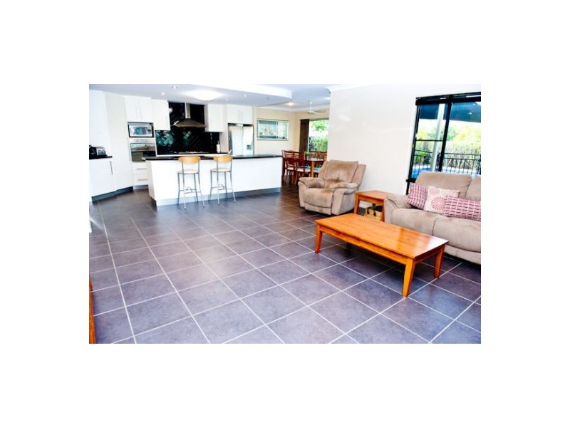 4 Isabella Avenue, Glenella QLD 4740