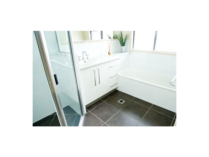 4 Isabella Avenue, Glenella QLD 4740