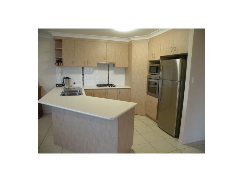 17 Victor Avenue, Glenella QLD 4740