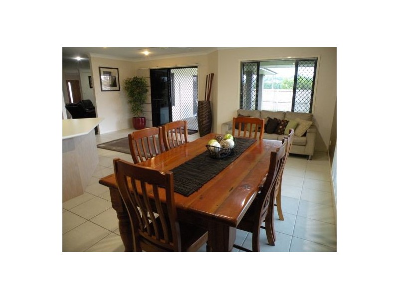 17 Victor Avenue, Glenella QLD 4740