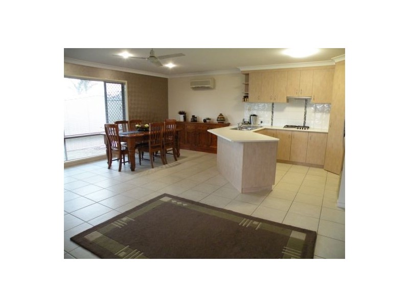 17 Victor Avenue, Glenella QLD 4740