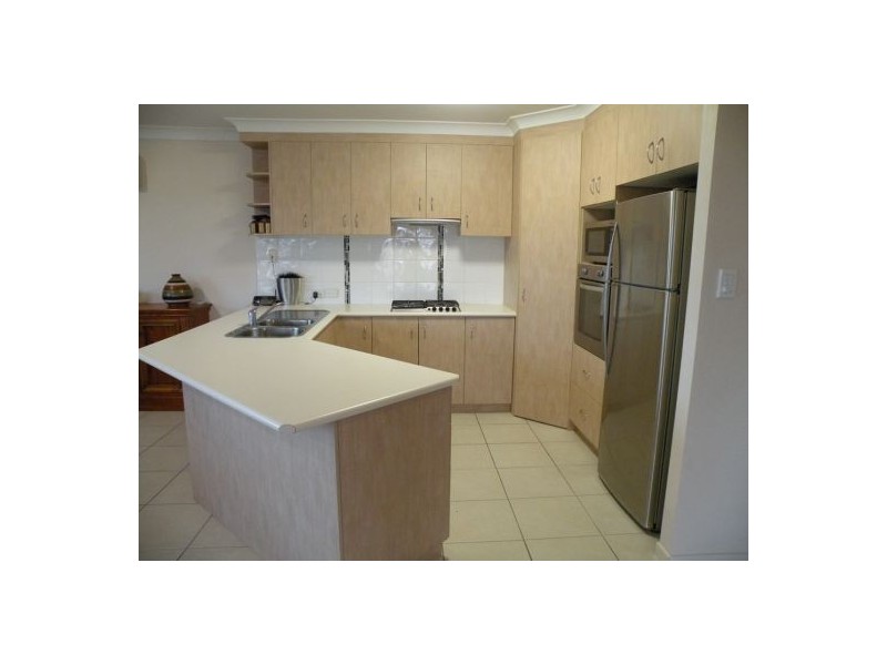 17 Victor Avenue, Glenella QLD 4740