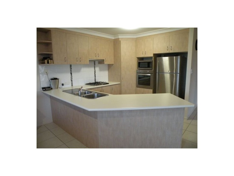 17 Victor Avenue, Glenella QLD 4740